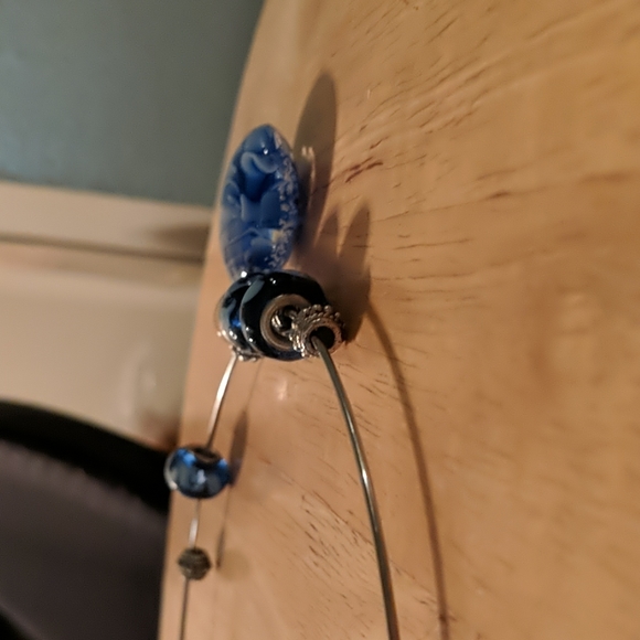 Blue glass flower necklace - Picture 4 of 4